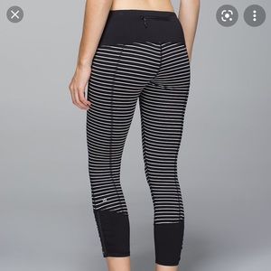 Lululemon parallel stripe runday crops Rare!!!